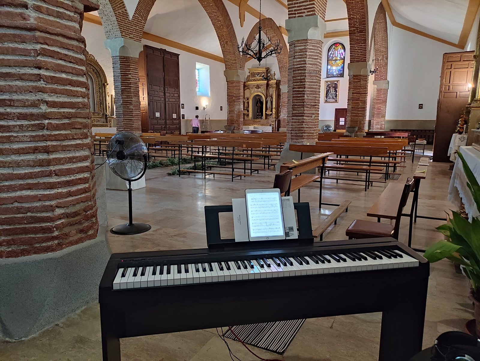 Actuación en directo de Alberto Gómez al piano