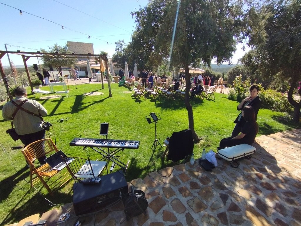 Alberto Gómez ofreciendo un concierto de piano en directo