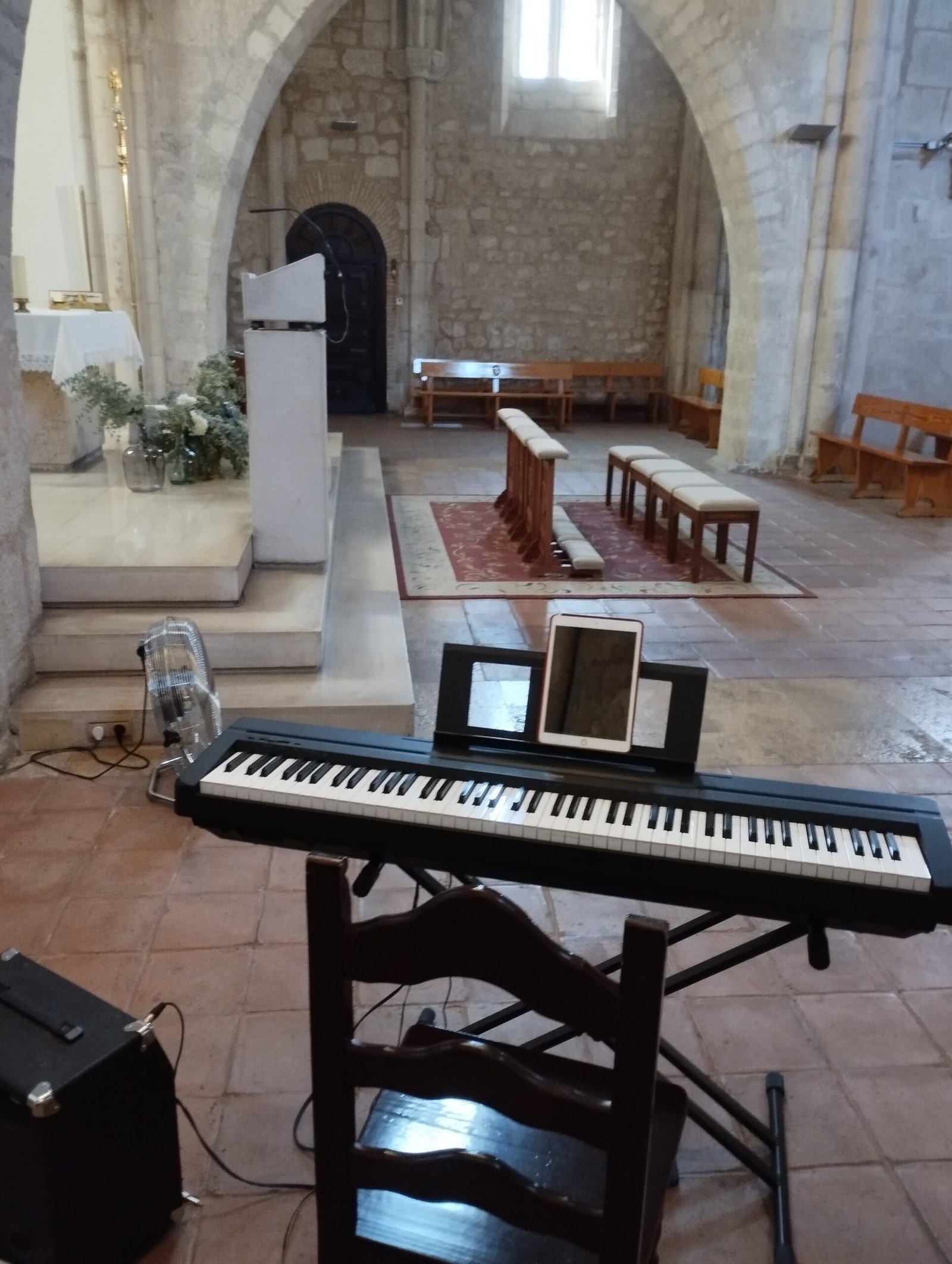 Pianista Alberto Gómez amenizando un evento en directo